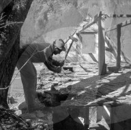 Zerfallene Mühle wird zum Jugendklub renoviert; Diesbach-Betschwanden 1959