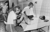Masseur Brunner, Günther Netzer und Eddy Merckx, 1977