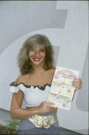 Jolanda Surer mit Bingo-Karte, 1988