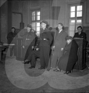 Fritz Haberthür (verdeckt, sitzend)