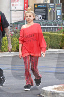 EXKLUSIV - Travis Barker mit den Kids in Calabasas unterwegs