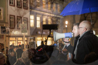 NEWS - Erfurt: Demo für und gegen die AfD 