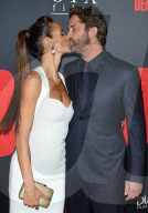 PEOPLE - Gerard Butler und seine Morgan Brown knutschen auf dem Roten Teppich