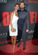 PEOPLE - Gerard Butler und seine Morgan Brown knutschen auf dem Roten Teppich