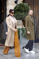 PEOPLE - Fashion-Family: Die Beckhams an der Louis Vuitton-Show in Paris