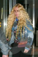 PEOPLE - Iggy Azalea mit wallender Lockenpracht am JFK Flughafen