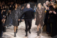PEOPLE - Paris Männermode: Kate Moss und Naomi Campbell laufen für Louis Vuitton