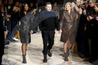 PEOPLE - Paris Männermode: Kate Moss und Naomi Campbell laufen für Louis Vuitton