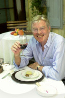 PEOPLE - Peter Mayle ist im Alter von 78 Jahren gestorben