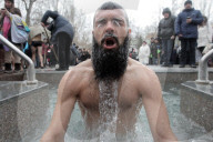 NEWS - Russland: Baden in eisiger Kälte zu Epiphany in Kaliningrad