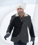 PEOPLE - Nicht ohne seinen Teddy: Kad Merat am Filmfestival in Alpe D'Huez