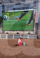 Das Fussball-Fernsehen im Reitsport-Areal auf dem Schaenzli in Basel. WM Spiel am 11.06.2010
 