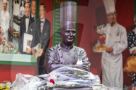 PEOPLE - Blumen für den verstorbenen Paul Bocuse