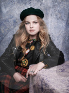 PORTRAIT - Odessa Young 