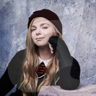 PORTRAIT - Elsie Fisher