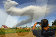 NEWS - Sinabung Vulkan auf Sumatra raucht wieder