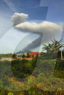 NEWS - Sinabung Vulkan auf Sumatra raucht wieder