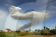 NEWS - Sinabung Vulkan auf Sumatra raucht wieder