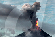 NEWS - Philippinen: Vulkan Mayon spuckt Lava und Asche