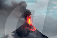 NEWS - Philippinen: Vulkan Mayon spuckt Lava und Asche