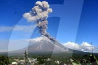 NEWS - Philippinen: Vulkan Mayon spuckt Lava und Asche