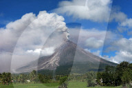 NEWS - Philippinen: Vulkan Mayon spuckt Lava und Asche