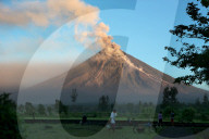 NEWS - Philippinen: Vulkan Mayon spuckt Lava und Asche