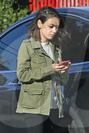 PEOPLE - Mila Kunis ohne Make-up unterwegs