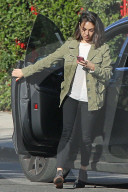 PEOPLE - Mila Kunis ohne Make-up unterwegs