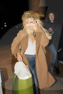 PEOPLE - Windig! NTA in London: Promis auf dem Heimweg