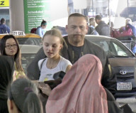 EXKLUSIV - Lily Rose Depp casual ohne Make up am Flughafen LAX