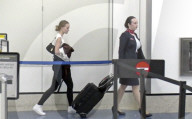 EXKLUSIV - Lily Rose Depp casual ohne Make up am Flughafen LAX