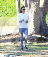 PEOPLE - Alessandra Ambrosio macht einen Morgenspaziergang