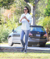 PEOPLE - Alessandra Ambrosio macht einen Morgenspaziergang