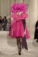 PEOPLE - Paris Fashion Week: Kaia Gerber auf dem Catwalk
