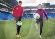 Sarah Meier, Fabian Sch�r Fabian Sch�r, Fussballer im Training mit Einkunstl�uferin Sarah Meier 2013