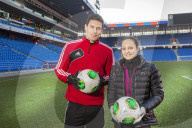Sarah Meier, Fabian Sch�r Fabian Sch�r, Fussballer im Training mit Einkunstl�uferin Sarah Meier 2013