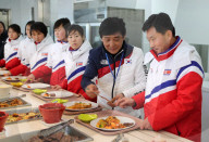 NEWS - Olympia: Nordkoreanische Eishockey-Spielerinnen in Südkorea angekommen