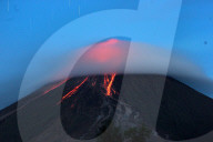 NEWS - Philippinen: Vulkan Mayon spuckt Lava und Asche