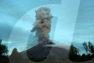 NEWS - Philippinen: Vulkan Mayon spuckt Lava und Asche
