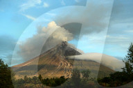 NEWS - Philippinen: Vulkan Mayon spuckt Lava und Asche