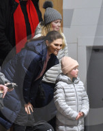 PEOPLE - Prinz Daniel spielt Eishockey im Beisein von Prinzessin Victoria und den Kindern