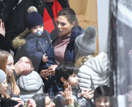 PEOPLE - Prinz Daniel spielt Eishockey im Beisein von Prinzessin Victoria und den Kindern