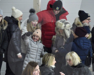 PEOPLE - Prinz Daniel spielt Eishockey im Beisein von Prinzessin Victoria und den Kindern