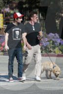 PEOPLE - Sean Penn spaziert mit dem Hund durch Malibu