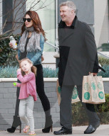 PEOPLE - Alec Baldwin mit seinen Girls in Brentwood unterwegs