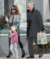 PEOPLE - Alec Baldwin mit seinen Girls in Brentwood unterwegs