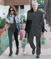 PEOPLE - Alec Baldwin mit seinen Girls in Brentwood unterwegs