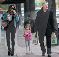PEOPLE - Alec Baldwin mit seinen Girls in Brentwood unterwegs