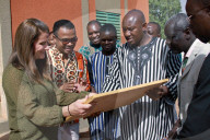 PEOPLE -  Melinda Gates besucht ihre Stiftung in Burkina Faso